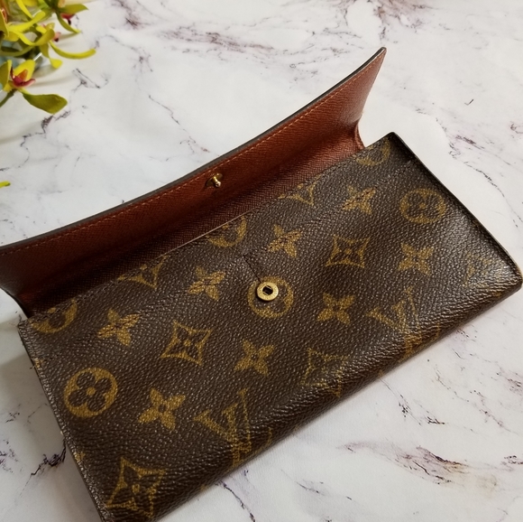 Louis Vuitton Handbags - Louis Vuitton Sarah Classic mono wallet